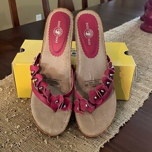 Women’s fuchsia sandal